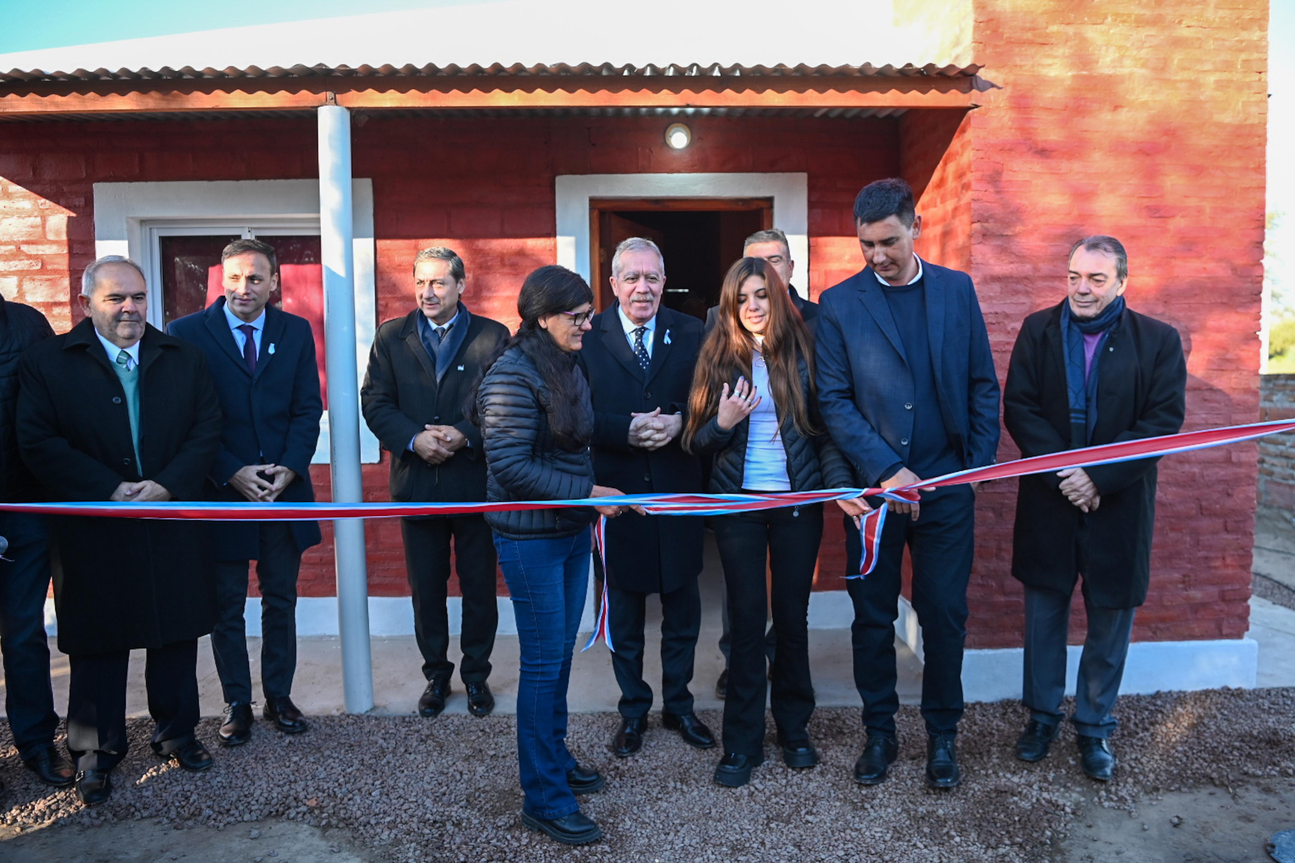 EL GOBERNADOR ELÍAS SUÁREZ INAUGURÓ UNA PLANTA POTABILIZADORA DE AGUA EN VACA HUMAN Y ENTREGÓ VIVIENDAS SOCIALES EL GOBERNADOR ELÍAS SUÁREZ INAUGURÓ UNA PLANTA POTABILIZADORA DE AGUA EN VACA HUMAN Y ENTREGÓ VIVIENDAS SOCIALES