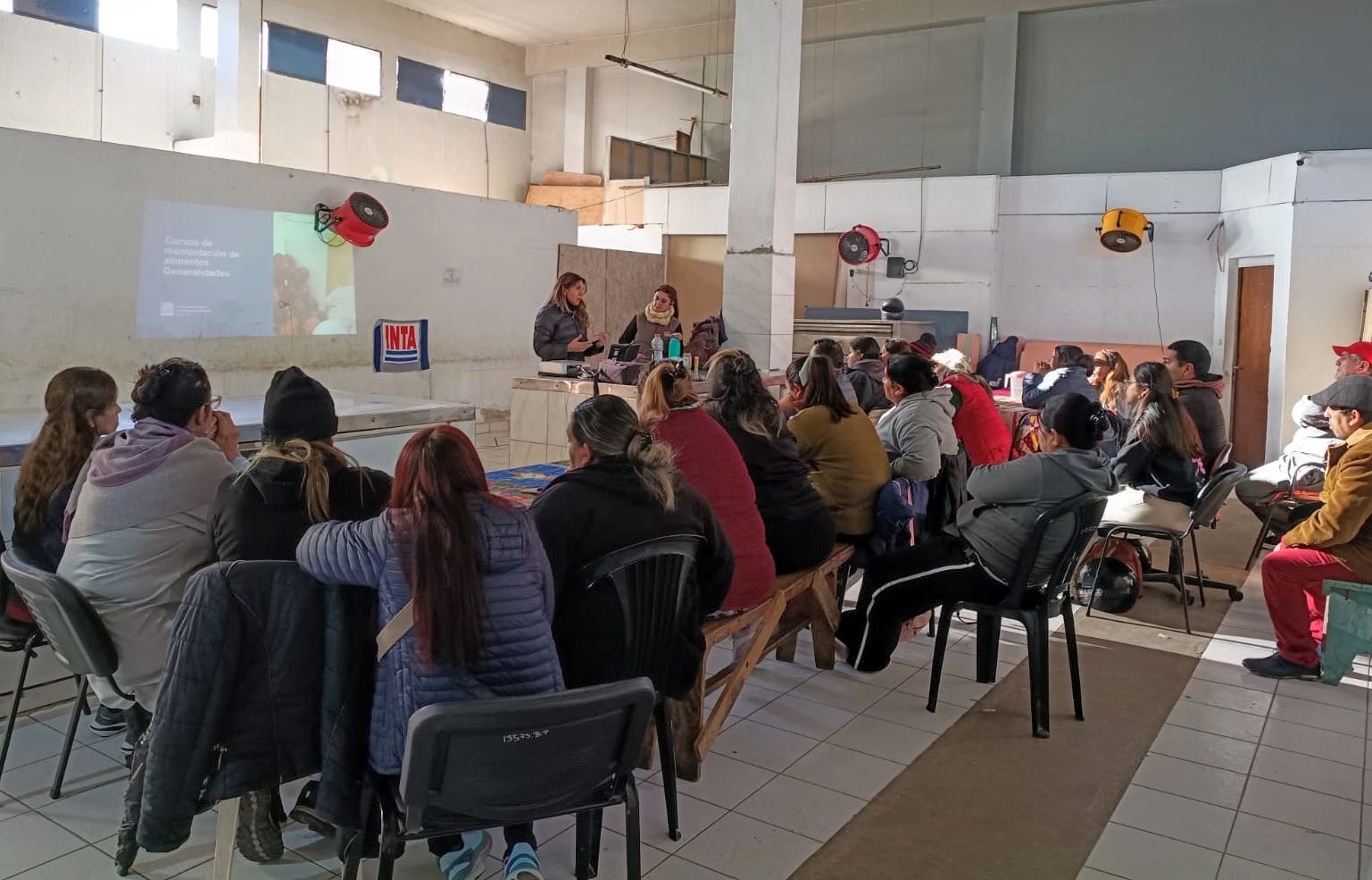 Emprendedores bandeños serán capacitados en la utilización de la inteligencia artificial para impulsar ventas