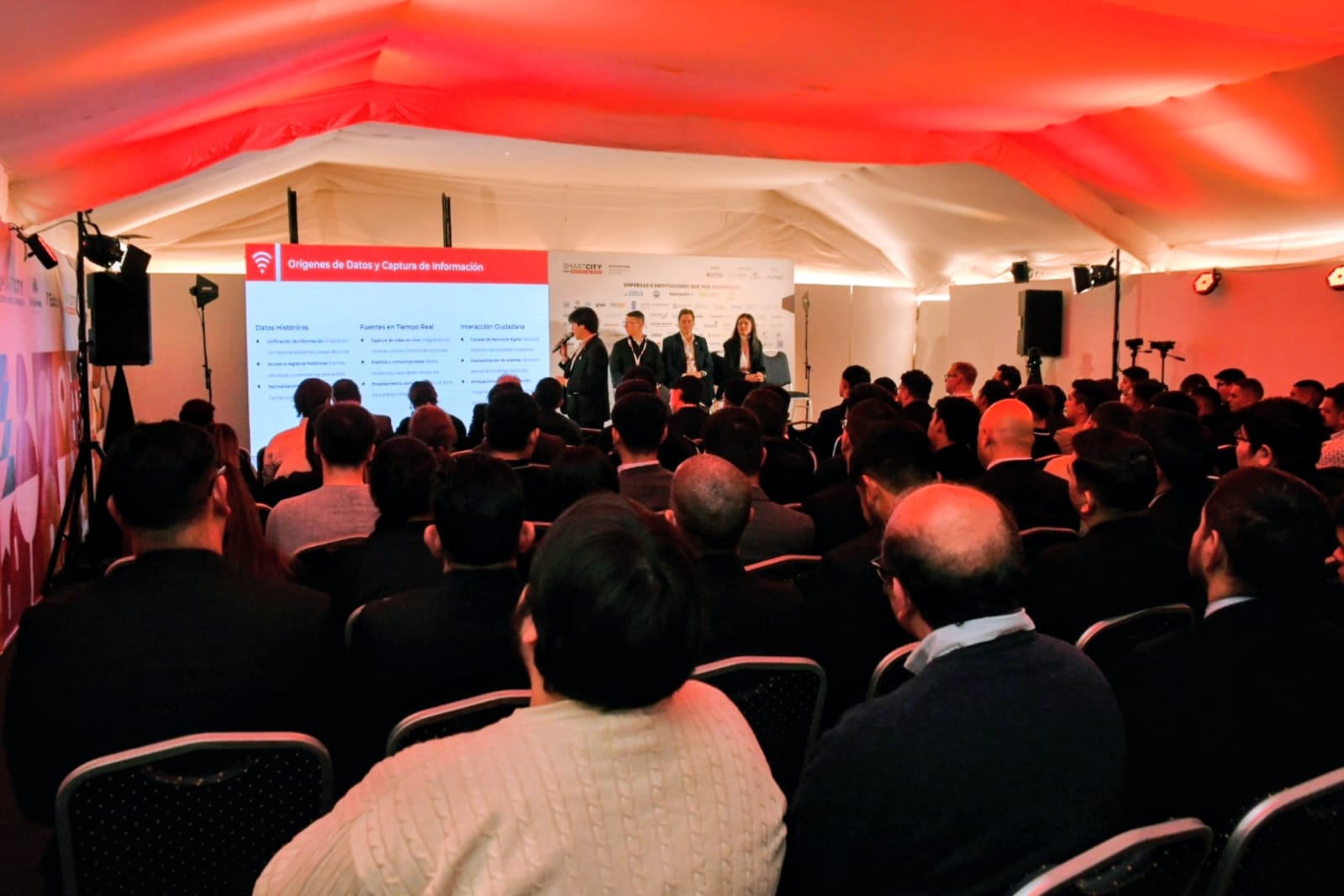 ENRIQUECEDOR DEBATE EN EL SMART CITY 2026 SOBRE INTELIGENCIA ARTIFICIAL APLICADA A LA SEGURIDAD URBANA