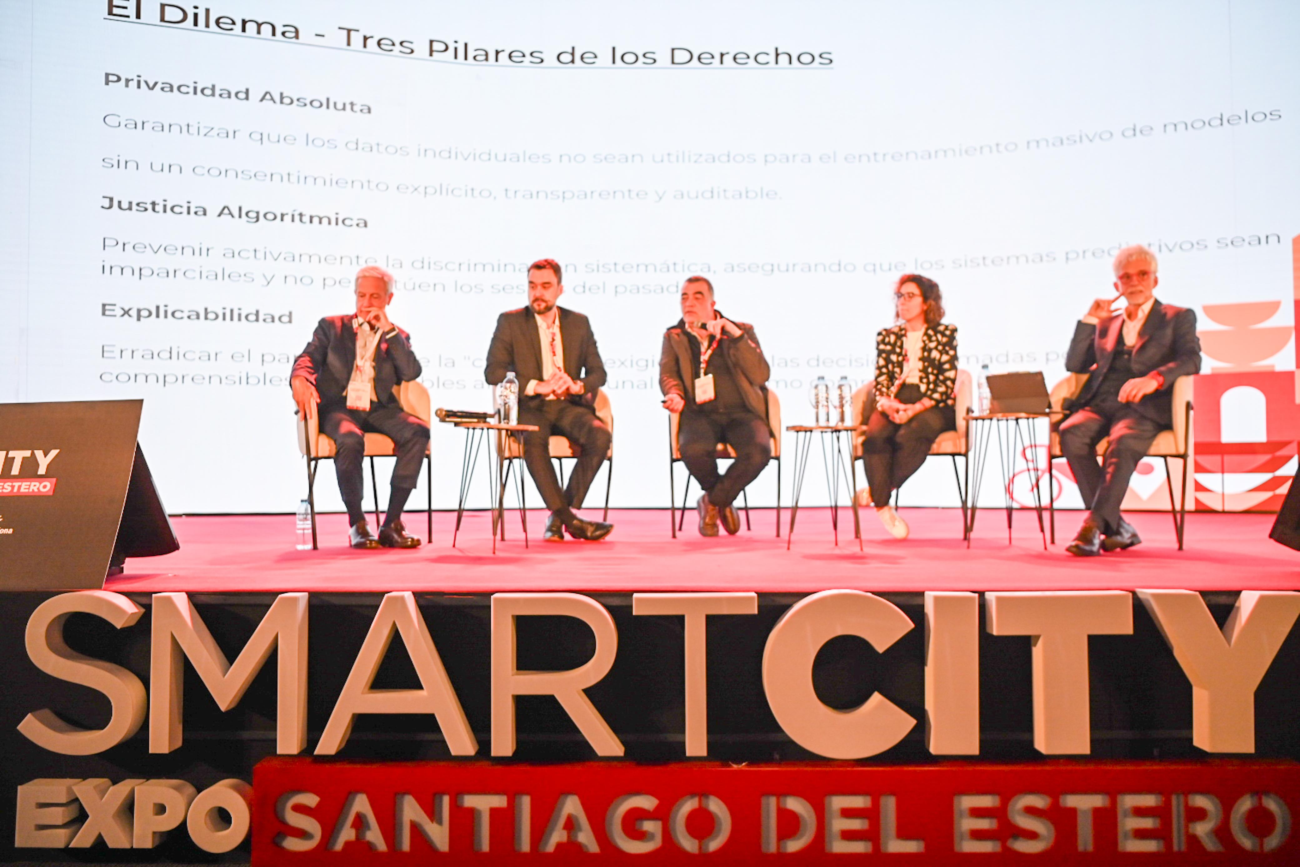 ESPECIALISTAS EXPUSIERON SOBRE SOBRE TECNOLOGÍA E INNOVACIÓN PÚBLICA PARA FORTALECER EL VÍNCULO GOBIERNO-CIUDADANÍA ESPECIALISTAS EXPUSIERON SOBRE SOBRE TECNOLOGÍA E INNOVACIÓN PÚBLICA PARA FORTALECER EL VÍNCULO GOBIERNO-CIUDADANÍA