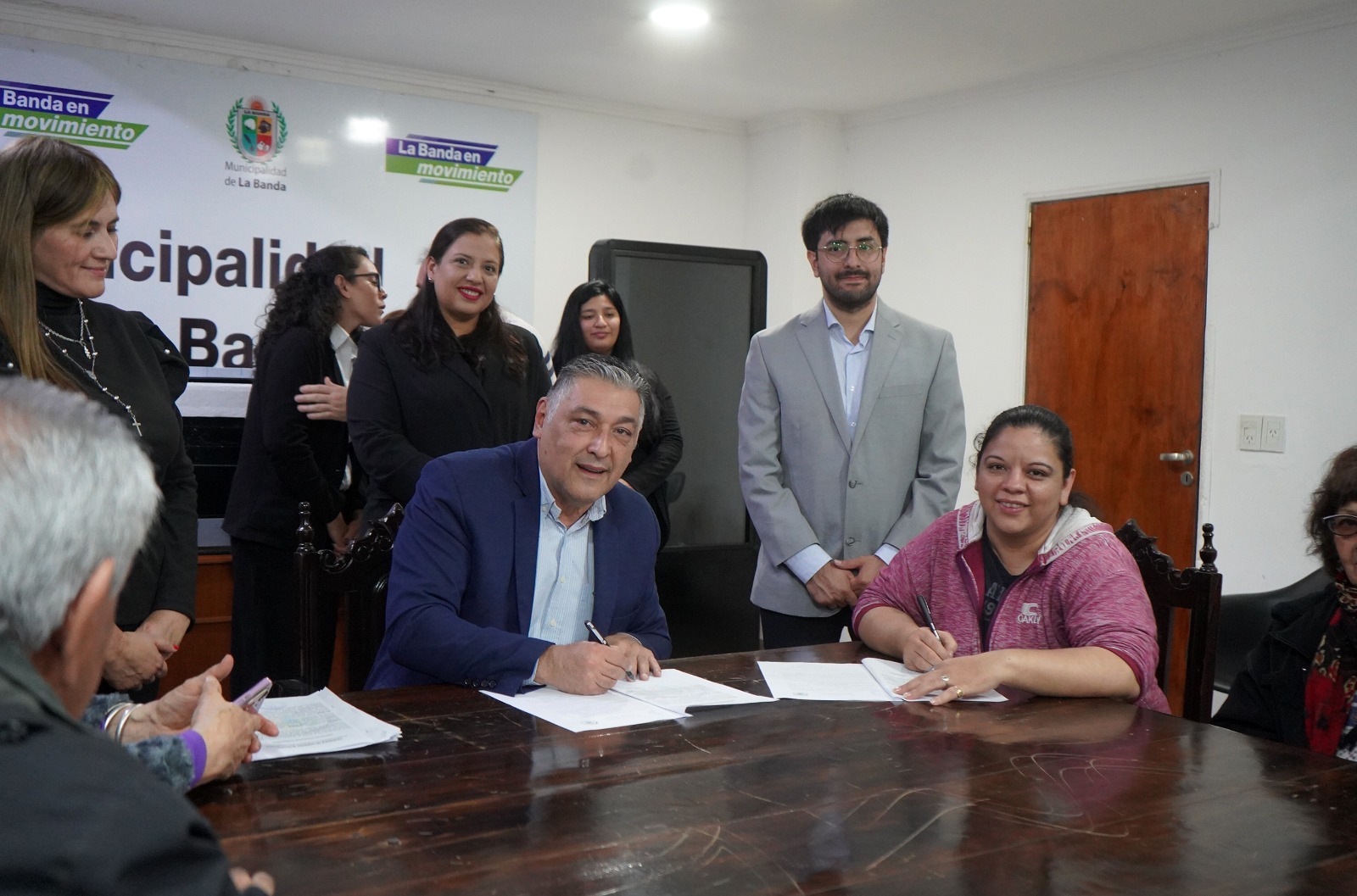Más familias bandeñas podrán acceder de manera gratuita a la escritura de sus terrenos Más familias bandeñas podrán acceder de manera gratuita a la escritura de sus terrenos