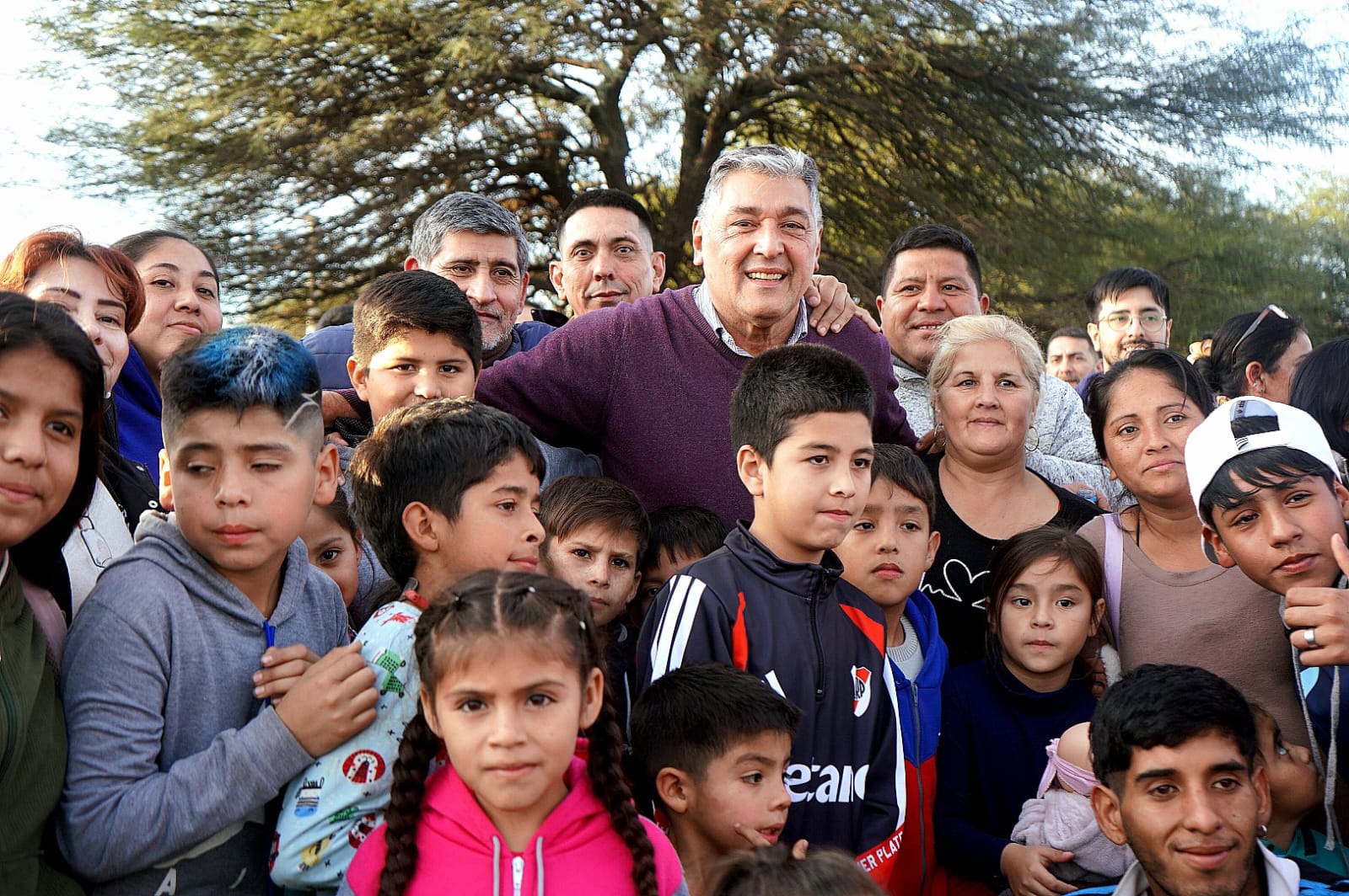 Nediani inauguró una cancha con césped sintético e iluminación LED en el Club Alto Verde Nediani inauguró una cancha con césped sintético e iluminación LED en el Club Alto Verde