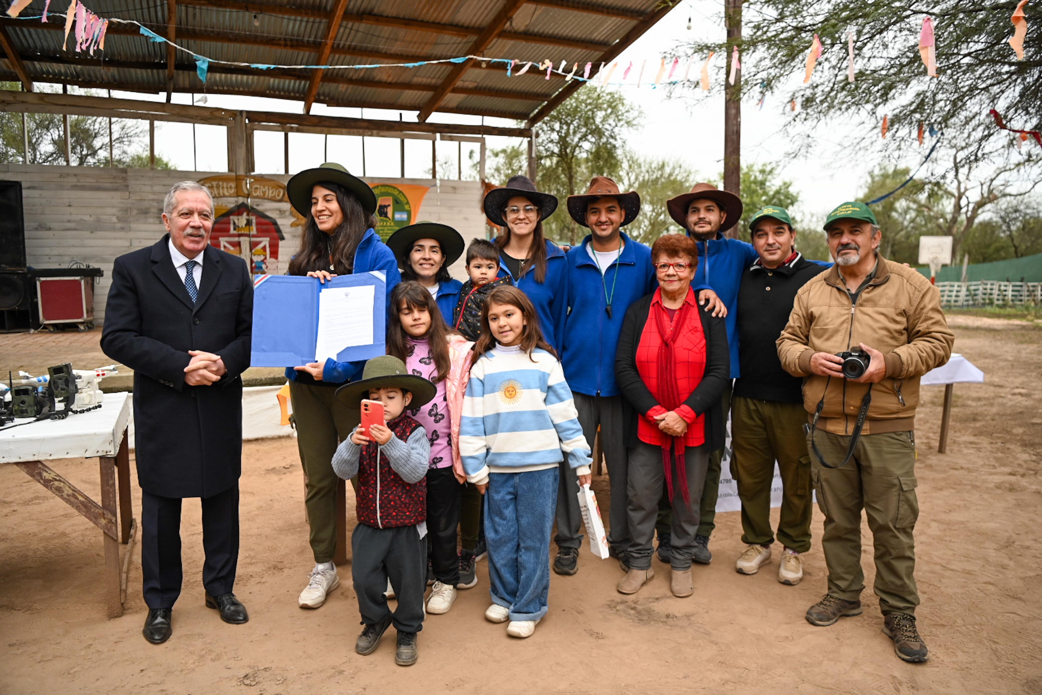 EL GOBERNADOR VISITÓ LA RESERVA ECOLÓGICA Y GRANJA DE LA FUNDACIÓN ESTILO CAMPO EN EL DEPARTAMENTO SILÍPICA