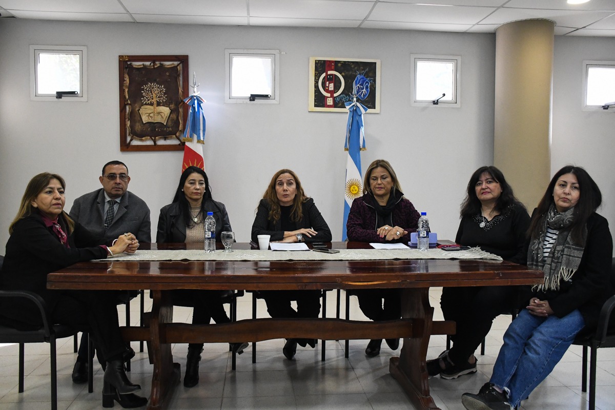 CONVOCAN A DOCENTES A RATIFICAR PREINSCRIPCIONES PARA EL CONCURSO DE OPOSICIÓN DE CARGOS DIRECTIVOS