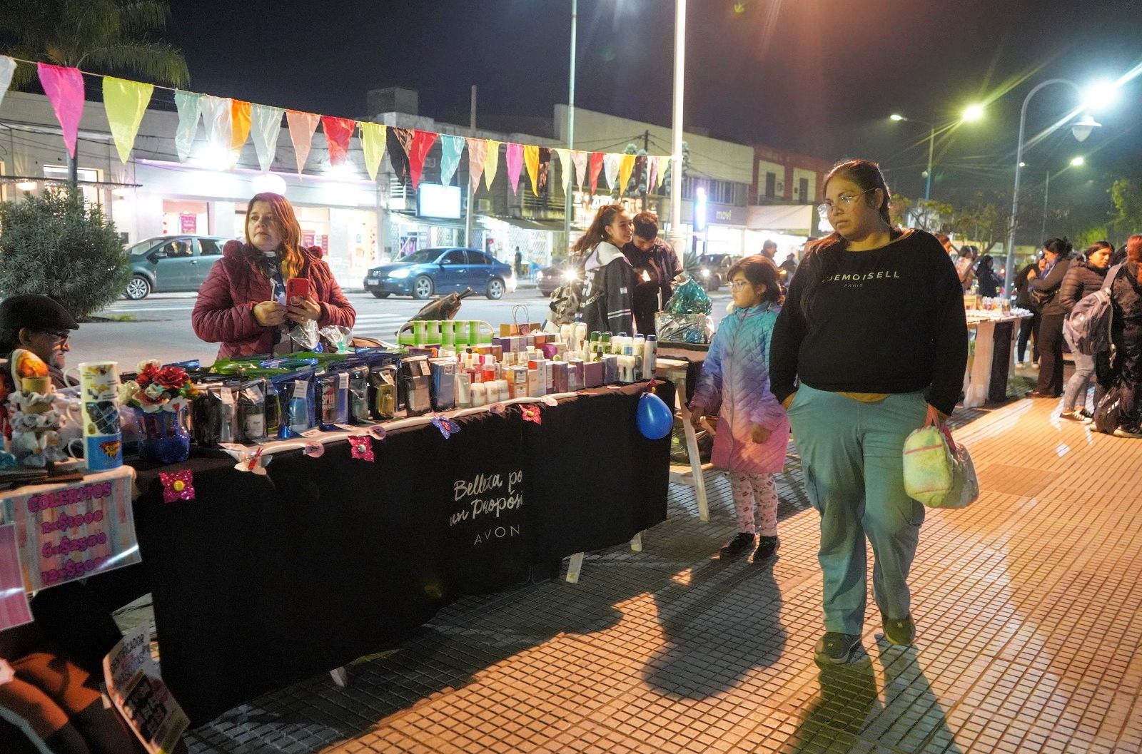 Emprendedores locales tuvieron una destacada presentación en «Feria Especial del Día del Padre»