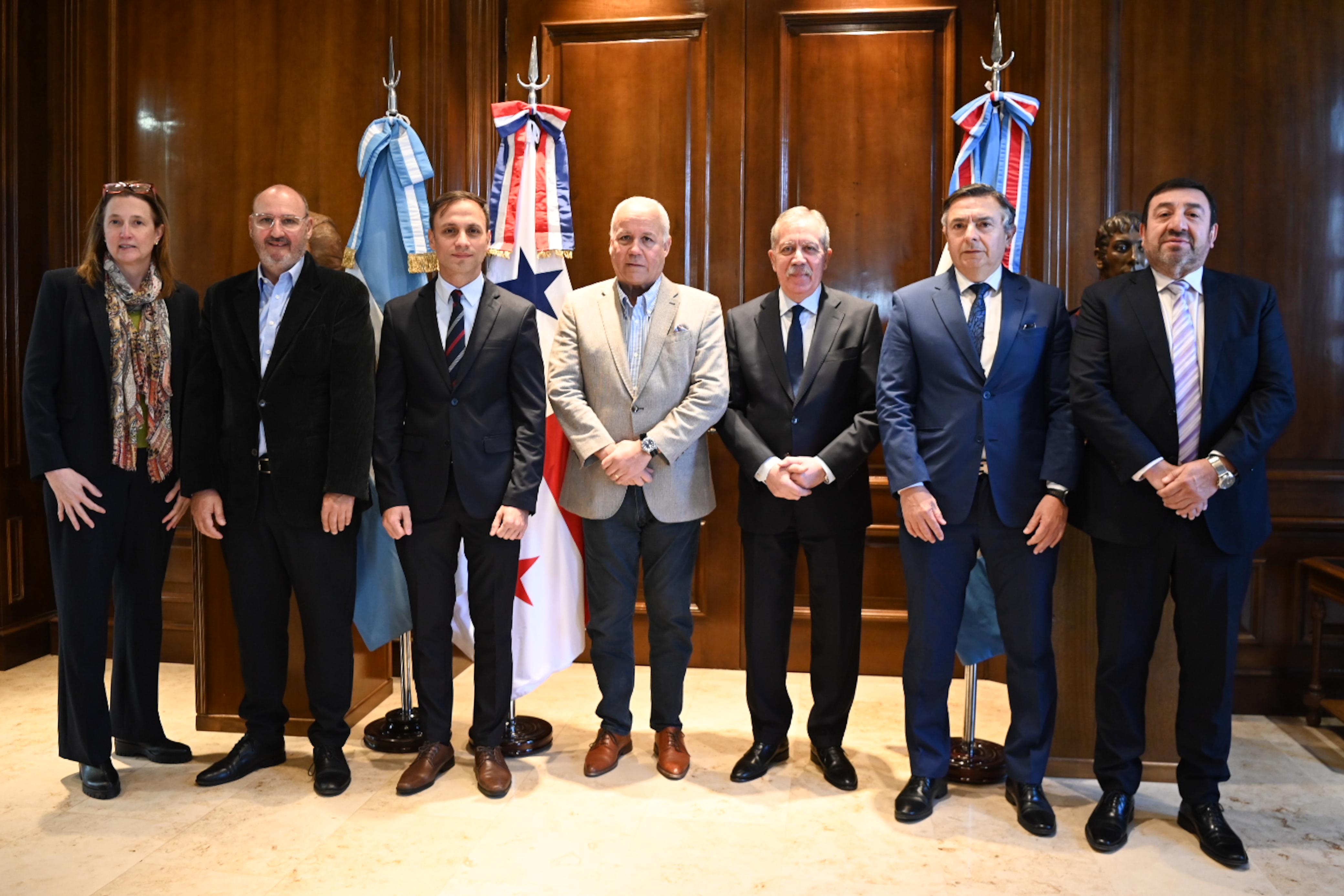 EL GOBERNADOR ELÍAS SUÁREZ RECIBIÓ AL EMBAJADOR DE PANAMÁ EN ARGENTINA