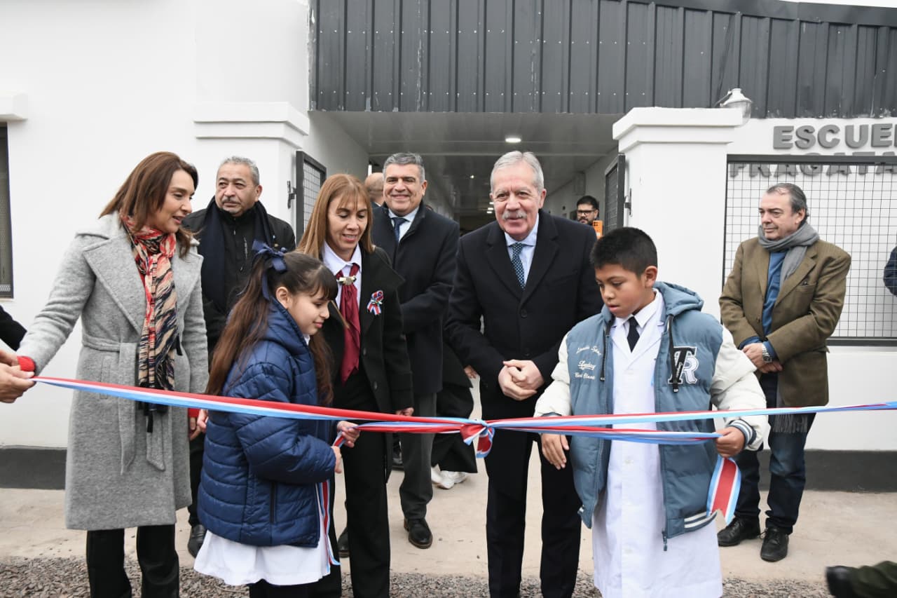 EL GOBERNADOR ELÍAS SUÁREZ INAUGURÓ EN FORMA SIMULTÁNEA IMPORTANTES OBRAS EN TRES INSTITUCIONES EDUCATIVAS DEL DEPARTAMENTO BANDA