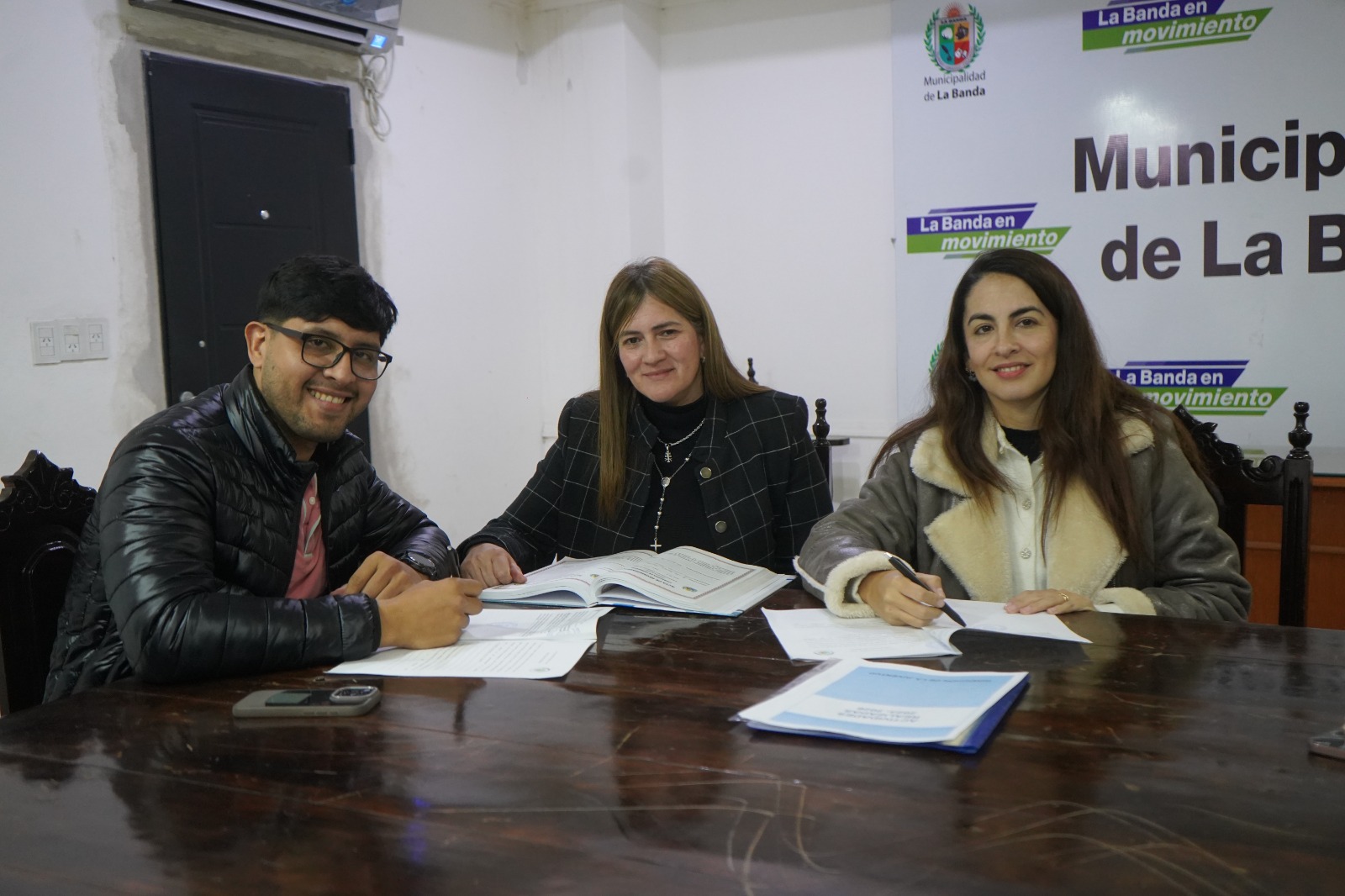 El municipio firmó un convenio con la “Asociación Civil Haciendo Camino” para enfrentar la vulnerabilidad social