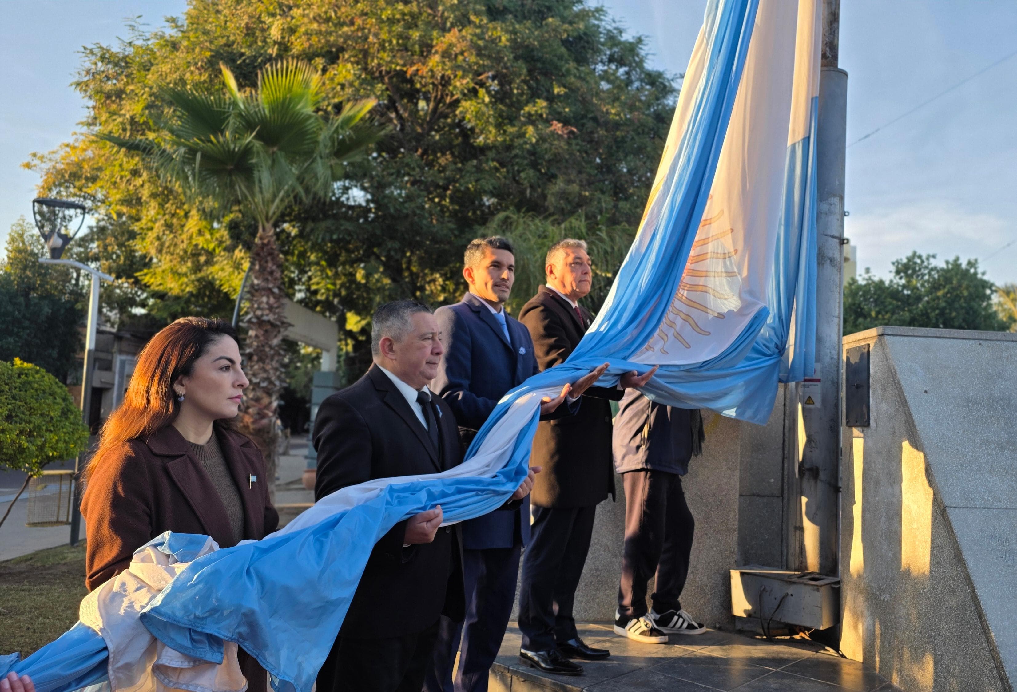 LA MUNICIPALIDAD DE LA BANDA REALIZÓ EL IZAMIENTO DE LA BANDERA NACIONAL EN EL MARCO DEL DÍA DE LA INDEPENDENCIA LA MUNICIPALIDAD DE LA BANDA REALIZÓ EL IZAMIENTO DE LA BANDERA NACIONAL EN EL MARCO DEL DÍA DE LA INDEPENDENCIA