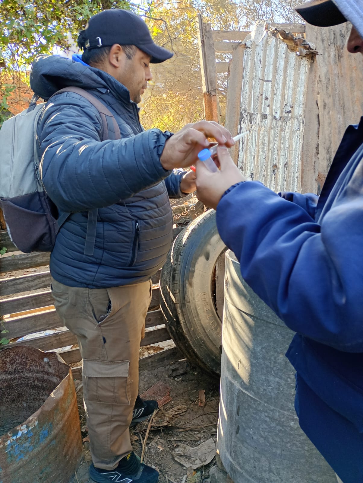 Personal de Salud realizó controles focales y relevamientos para la prevención del dengue en el barrio San Carlos Personal de Salud realizó controles focales y relevamientos para la prevención del dengue en el barrio San Carlos