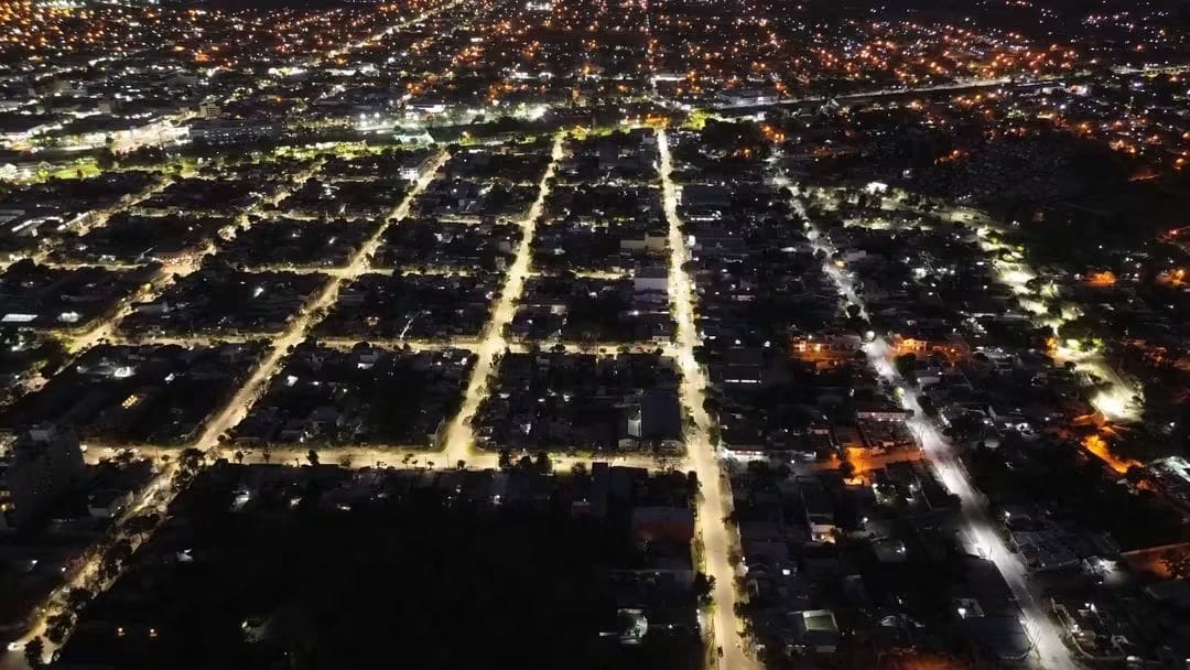 El intendente Roger Elías Nediani destacó las obras de alumbrado público realizadas para modernizar e iluminar la ciudad El intendente Roger Elías Nediani destacó las obras de alumbrado público realizadas para modernizar e iluminar la ciudad