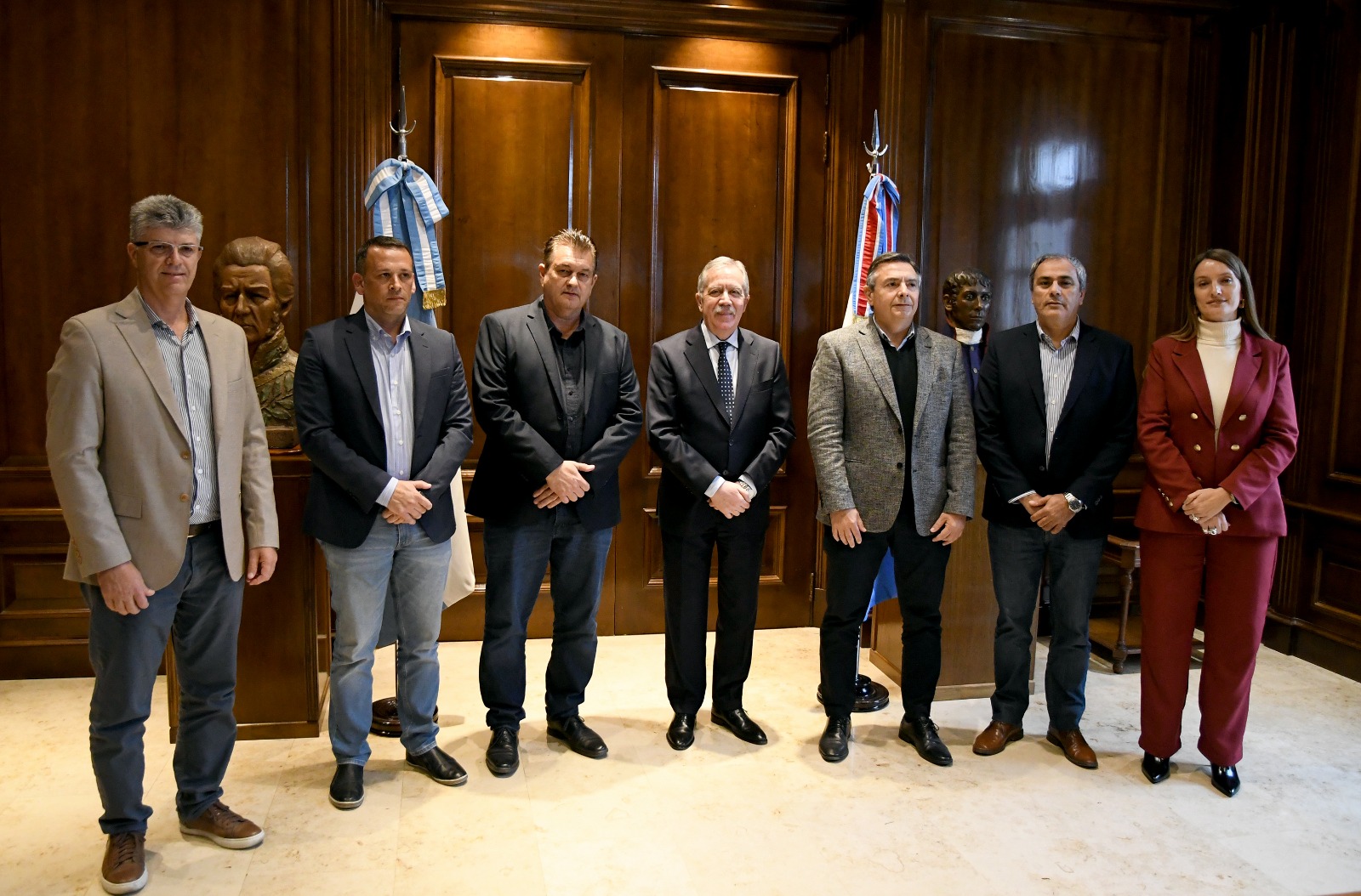 EL GOBERNADOR ELÍAS SUÁREZ RECIBIÓ AL MINISTRO DE PRODUCCIÓN DE CHACO EL GOBERNADOR ELÍAS SUÁREZ RECIBIÓ AL MINISTRO DE PRODUCCIÓN DE CHACO