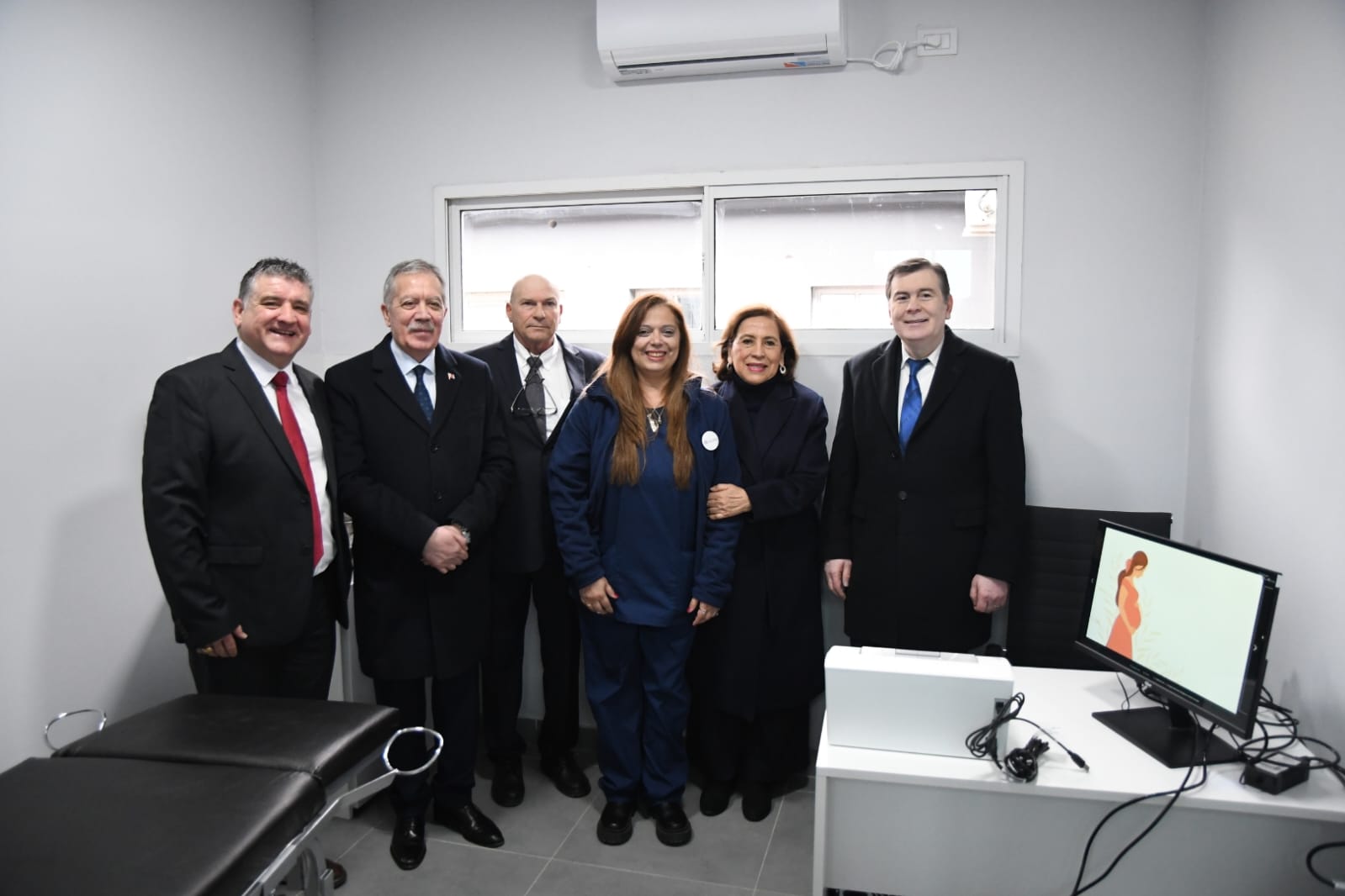 EL GOBERNADOR ELÍAS SUÁREZ INAUGURÓ EL RENOVADO EDIFICIO DEL HOSPITAL DE BELTRÁN Y ENTREGÓ VIVIENDAS SOCIALES