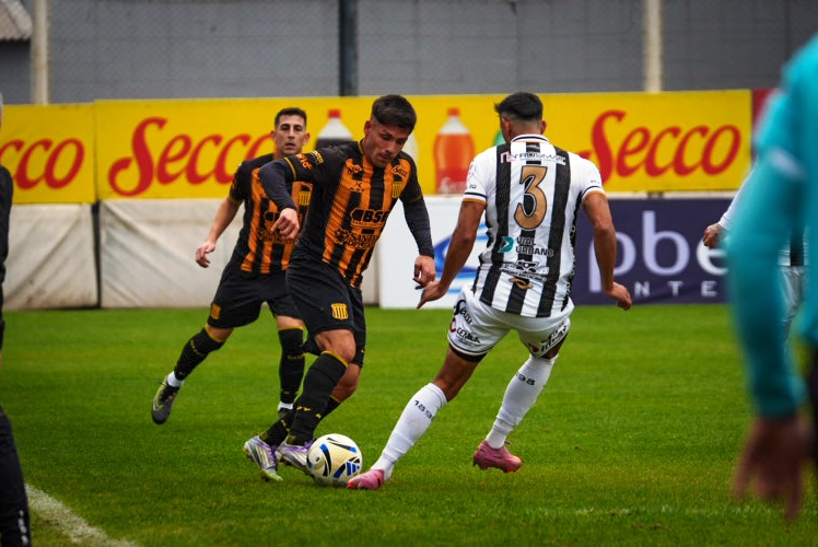 Estudiantes (BA) goleó a Mitre 3 a 0 en Caseros