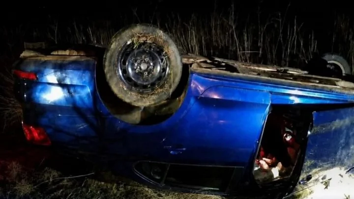 ACCIDENTE AUTOMOVILÍSTICO: VOLCÓ UN AUTO EN EL QUE VIAJABAN MÚSICOS MERCEDEÑOS Y LA GAUCHITA CUMBIERA