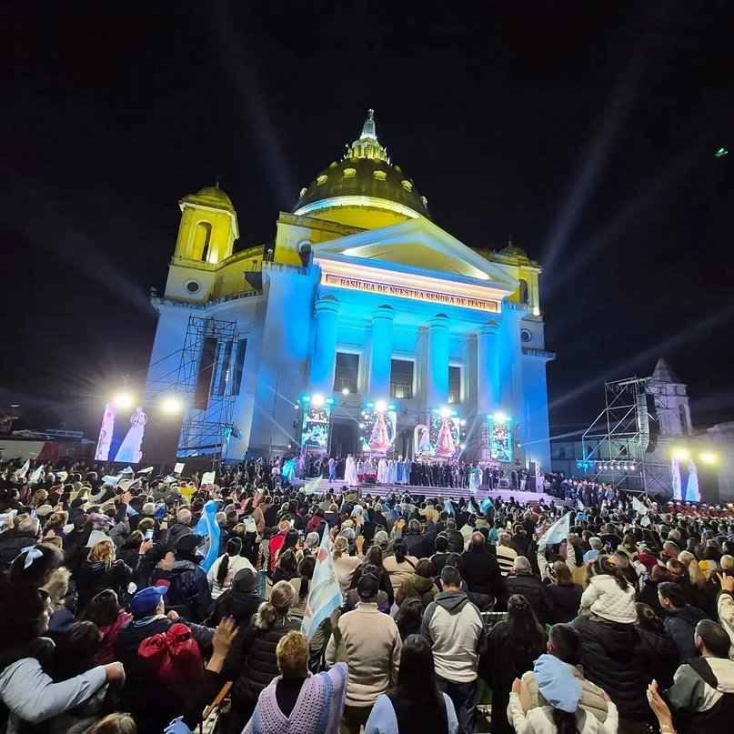 MULTITUDINARIA CELEBRACIÓN DE LA CORONACIÓN PONTIFICIA DE LA VIRGEN DE ITATÍ EN CORRIENTES.