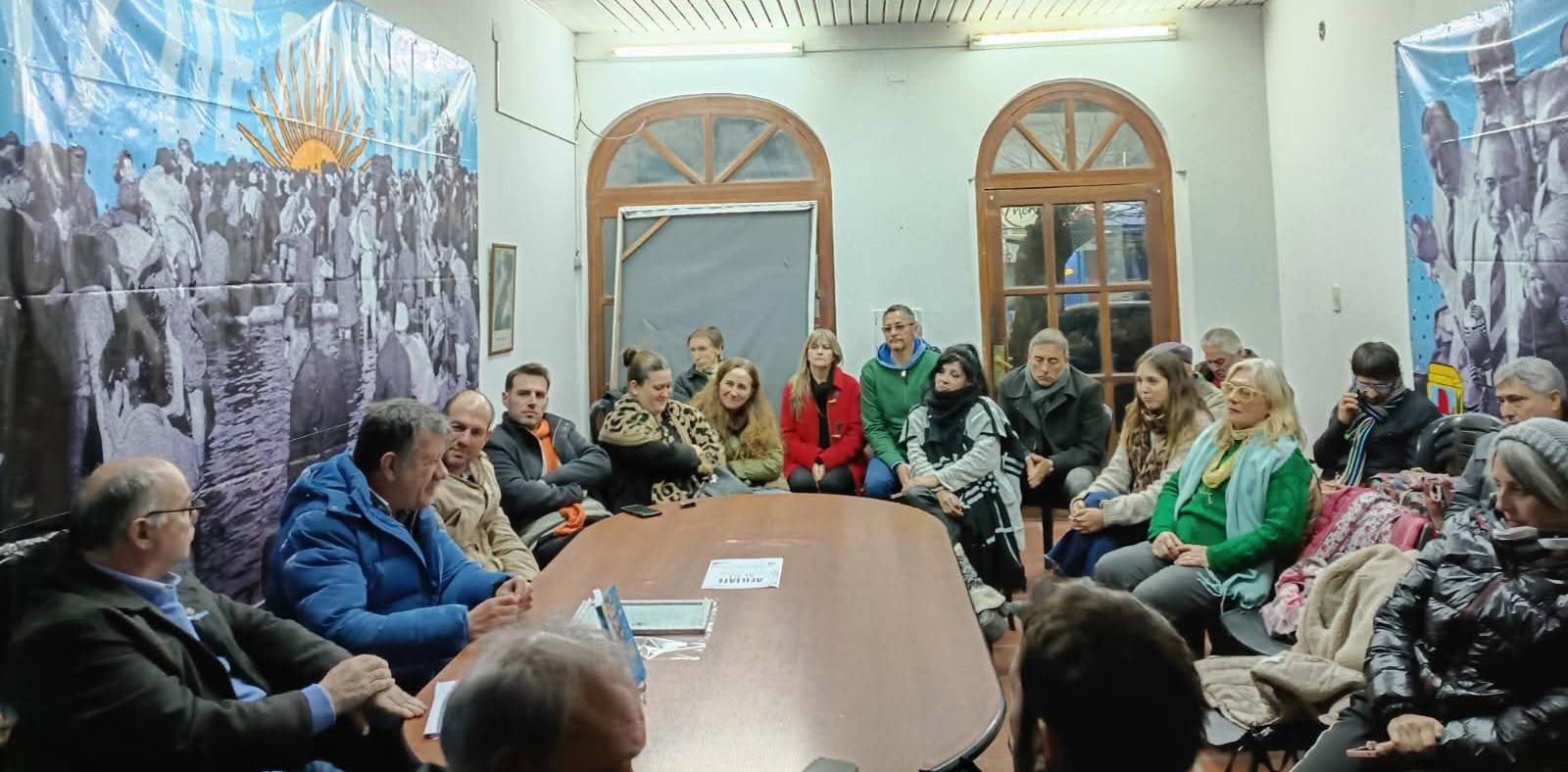 Marco Roselli presentó en la sede del P.J su libro «los indispensables de la patria» Marco Roselli presentó en la sede del P.J su libro «los indispensables de la patria»