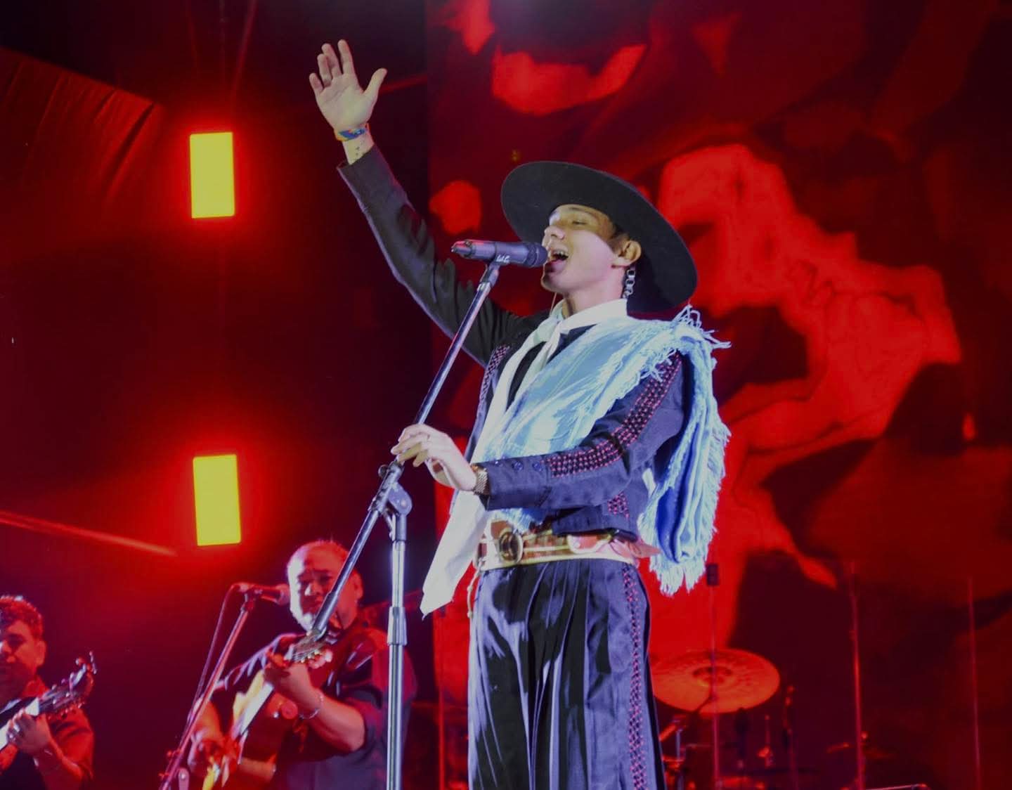 🎉🇦🇷🥳 ESTA NOCHE EL B° 9 DE JULIO SE VISTE DE FIESTA CON UNA GRAN CARTELERA ARTÍSTICA