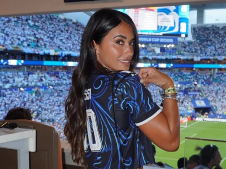ANTONELA ROCCUZZO, LA REINA DEL MUNDIAL QUE NO NECESITA DISFRAZARSE DE DIVA PARA BRILLAR