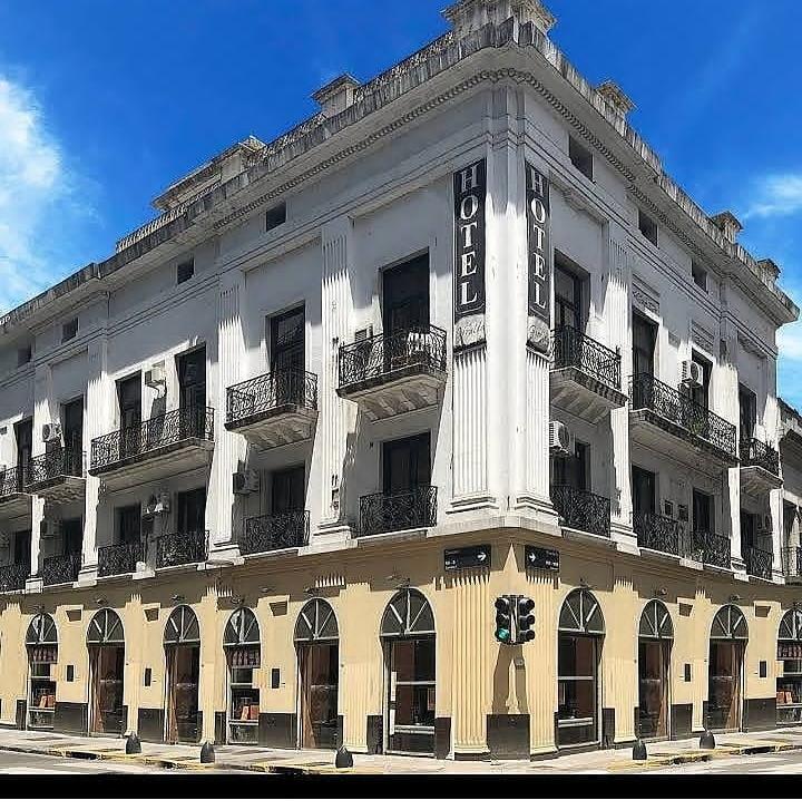 La Giralda: el hotel histórico de Tacuarí 17 donde se escribió parte del Martín Fierro