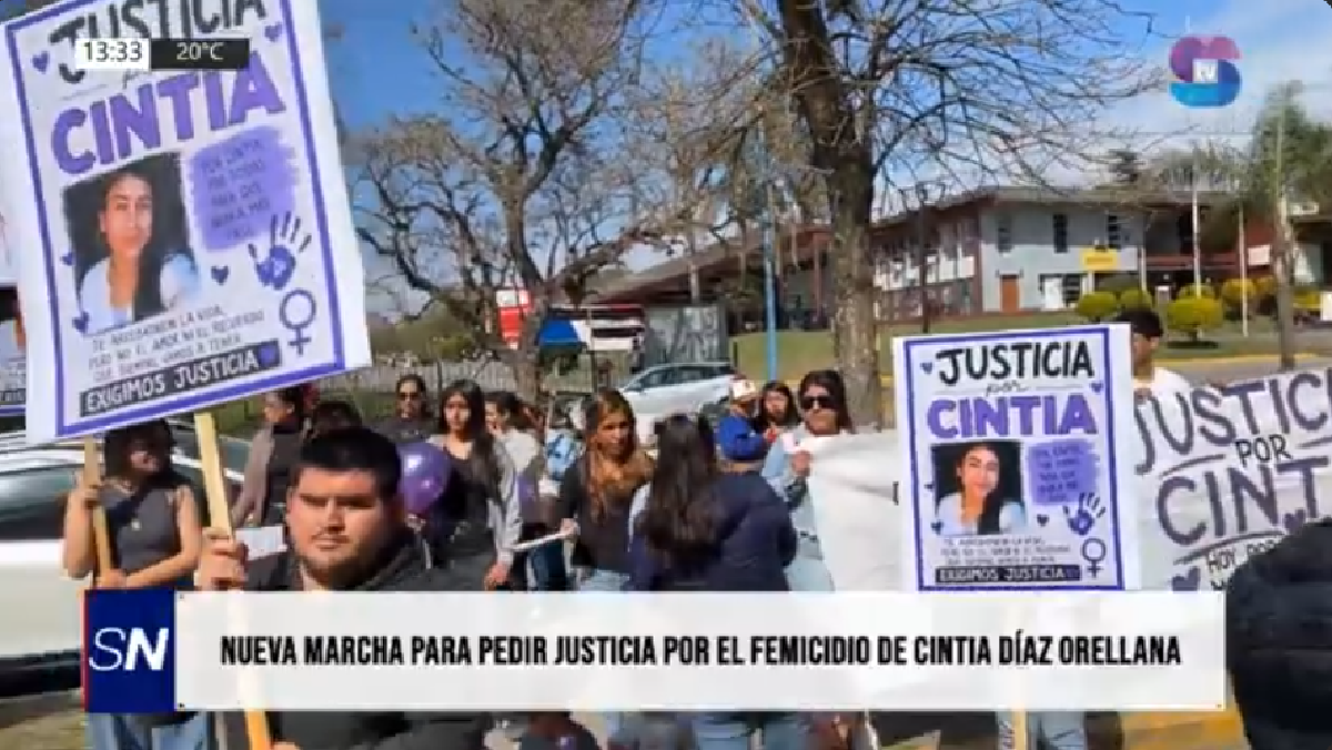 El reclamo por Cintia Díaz Orellana volvió a las puertas de Tribunales El reclamo por Cintia Díaz Orellana volvió a las puertas de Tribunales