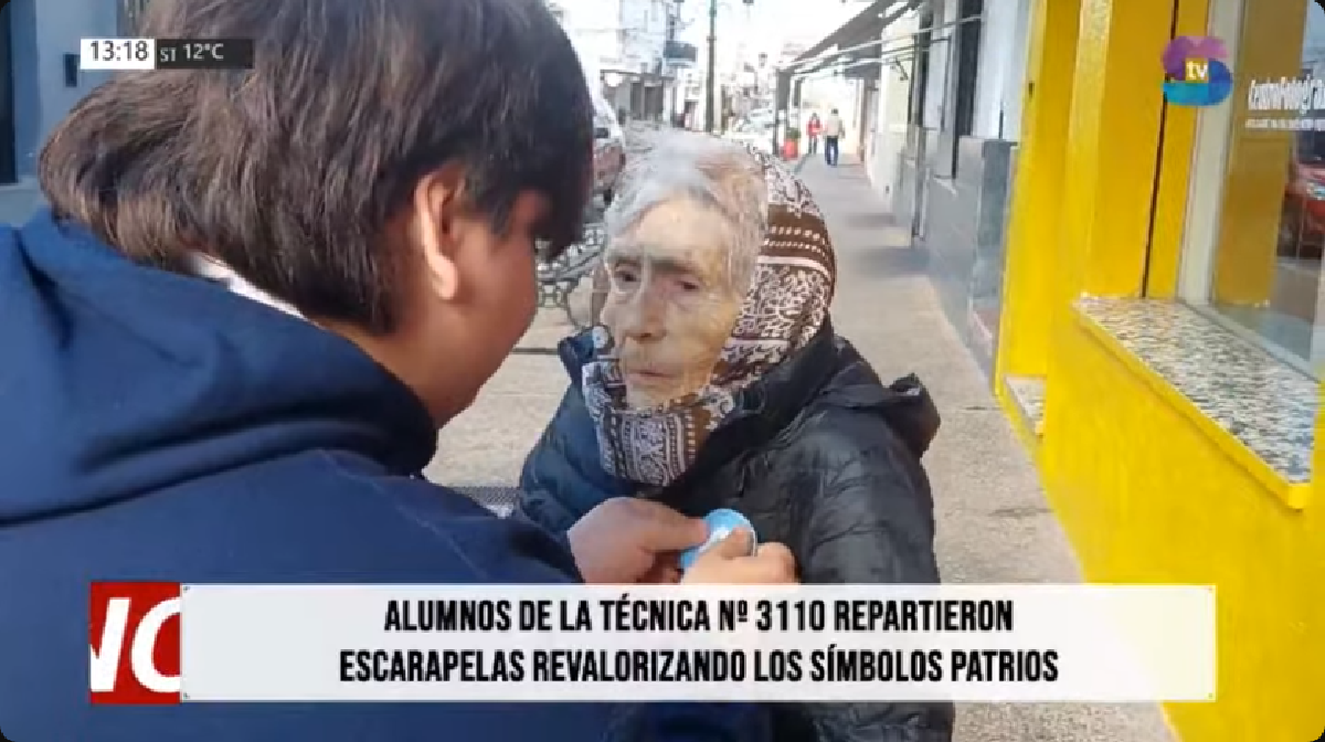 Alumnos de Metán llevaron los símbolos patrios a vecinos y comerciantes Alumnos de Metán llevaron los símbolos patrios a vecinos y comerciantes