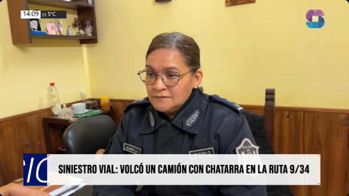 Siniestro vial en Ruta 9/34: un camión volcó en la banquina Siniestro vial en Ruta 9/34: un camión volcó en la banquina