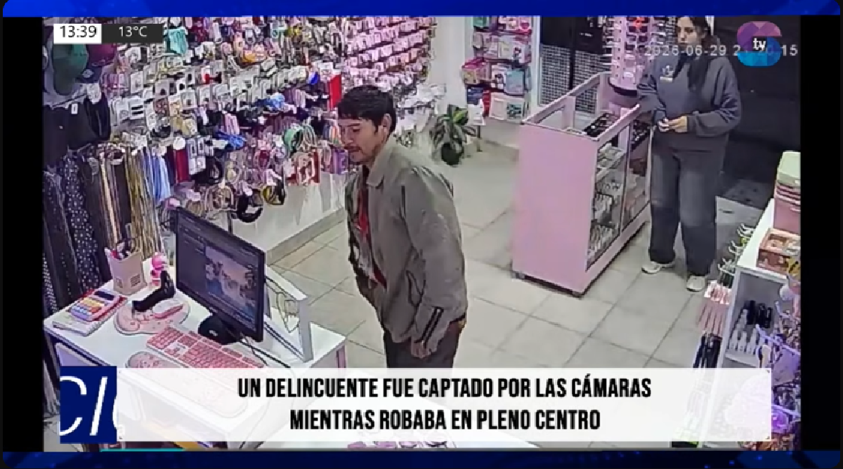 Un robo en pleno centro de Metán quedó filmado y preocupa a comerciantes Un robo en pleno centro de Metán quedó filmado y preocupa a comerciantes