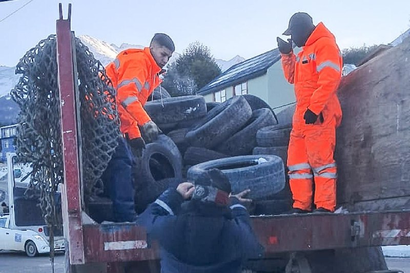 LA MUNICIPALIDAD DE USHUAIA LLEVÓ ADELANTE LA RECOLECCIÓN DE NEUMÁTICOS FUERA DE USO
