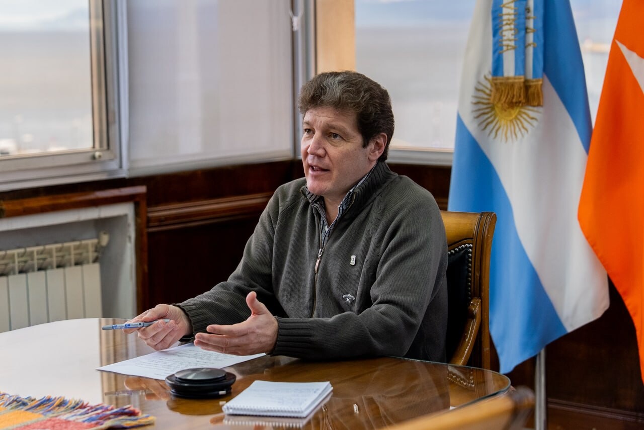 EL GOBERNADOR MELELLA ENCABEZÓ UNA NUEVA MESA DE TRABAJO EN RÍO GRANDE CON VECINOS POR EL SUBSIDIO  AL GLP