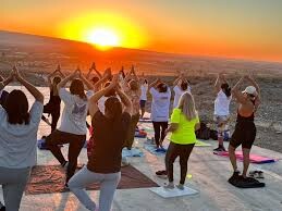 La Dirección de Mujeres, Género y Diversidad de la Municipalidad de Pocito organizará el próximo 21 de septiembre en el Cerro Carmelo, a las 7 horas, la Segunda Edición de «Yoga al Amanecer».