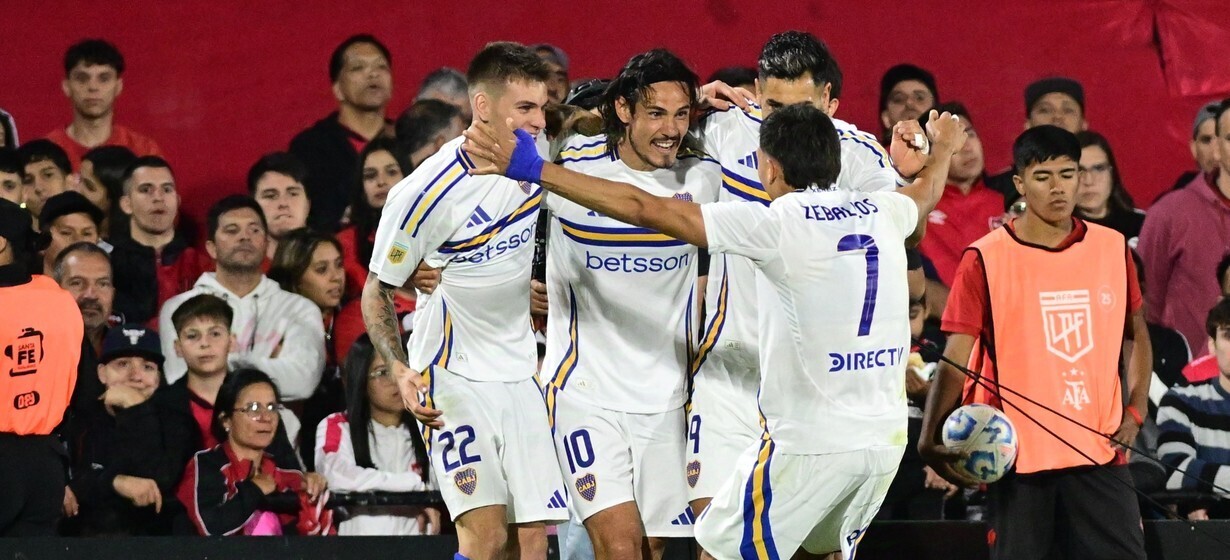 Boca ganó en el Parque y casi adentro de la Copa. River goleó y gustó