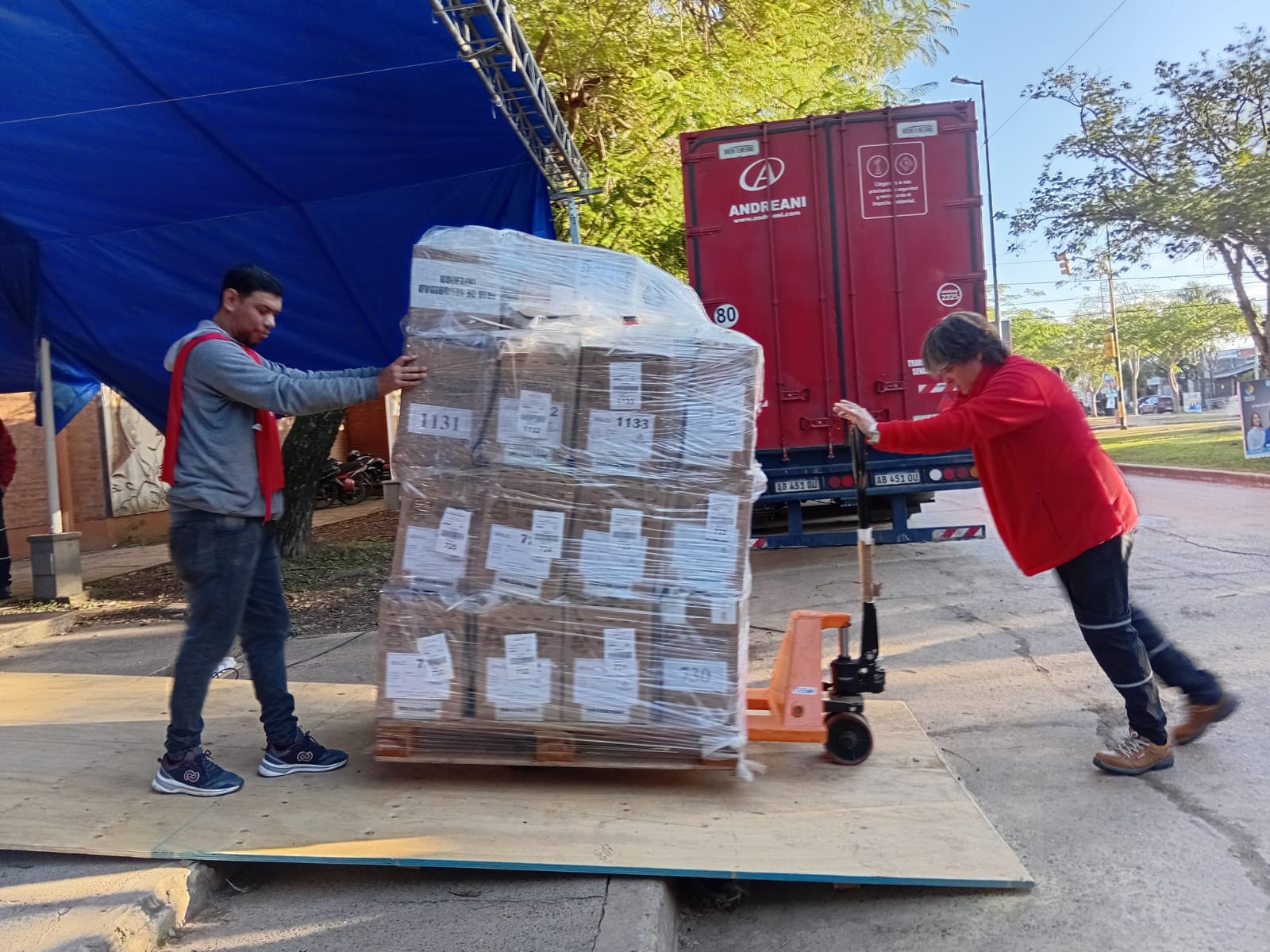 Elecciones 2025: Inició el operativo de logística para el despliegue de urnas en las escuelas