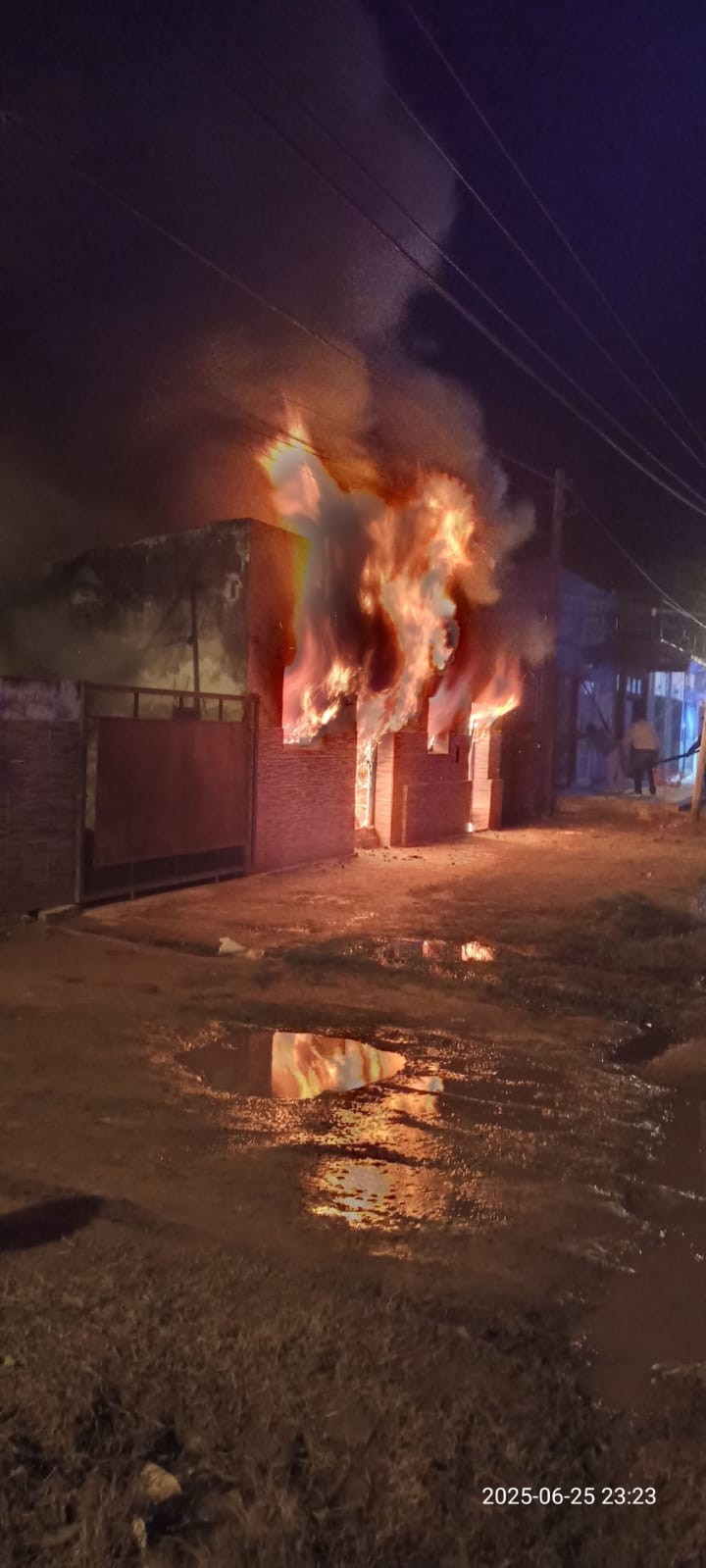 Las Lomitas: La Policía investiga el incendio de un vivienda